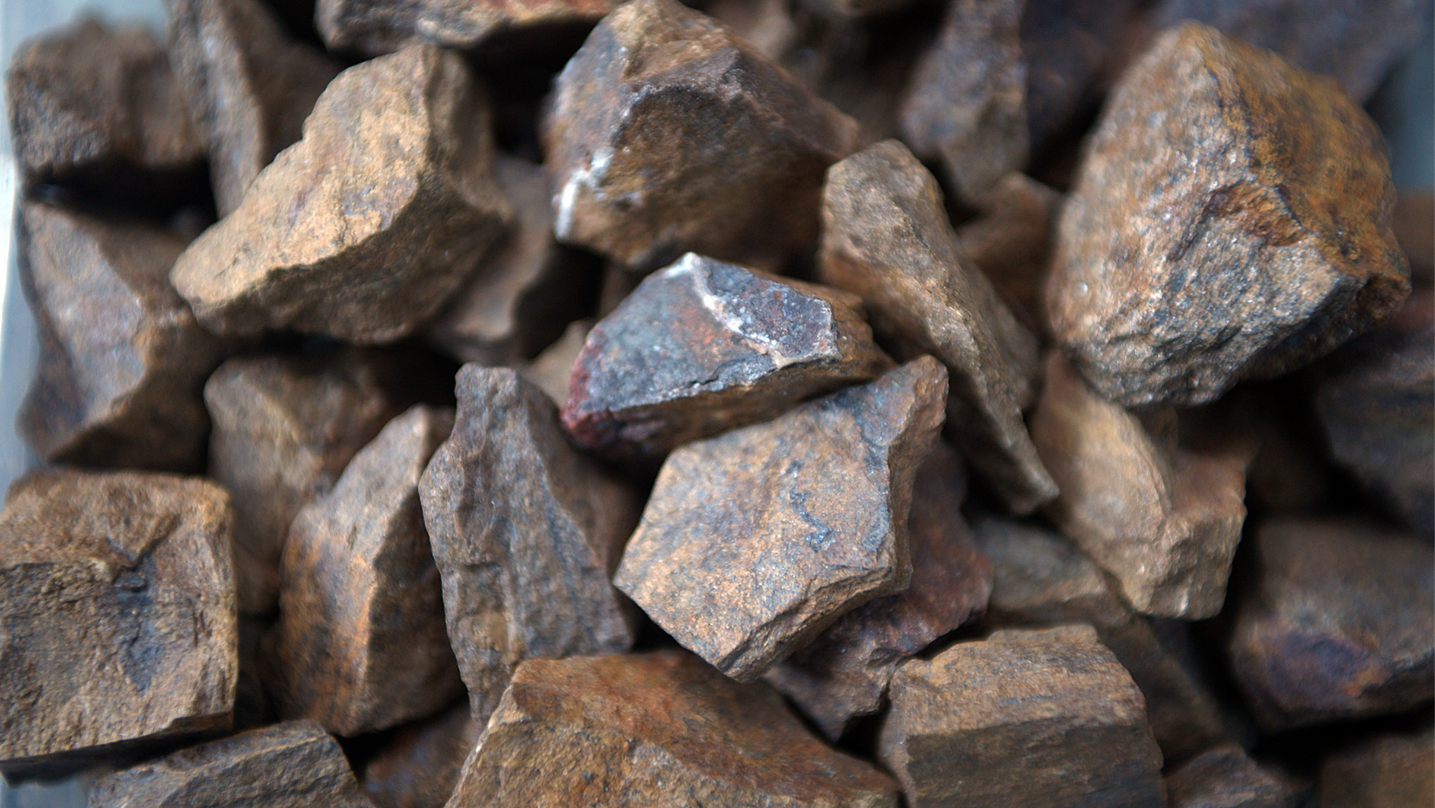Bronzite grezza